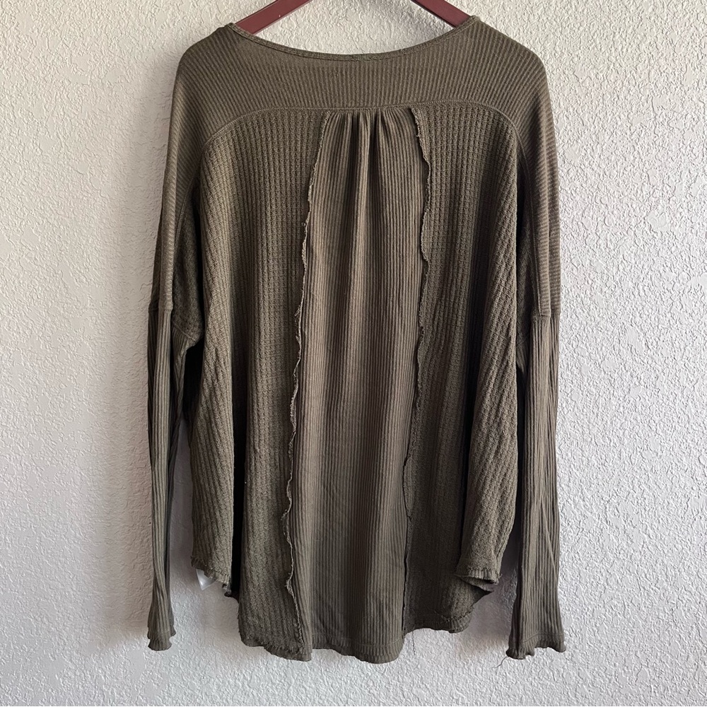 🦩 Free People Leo Henley Waffle Thermal Top - Olive Green Medium - Picture 8 of 12